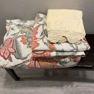 Duvet cover w/ matching 3 Euro cases and 2 standard  pillow cases w/ trim